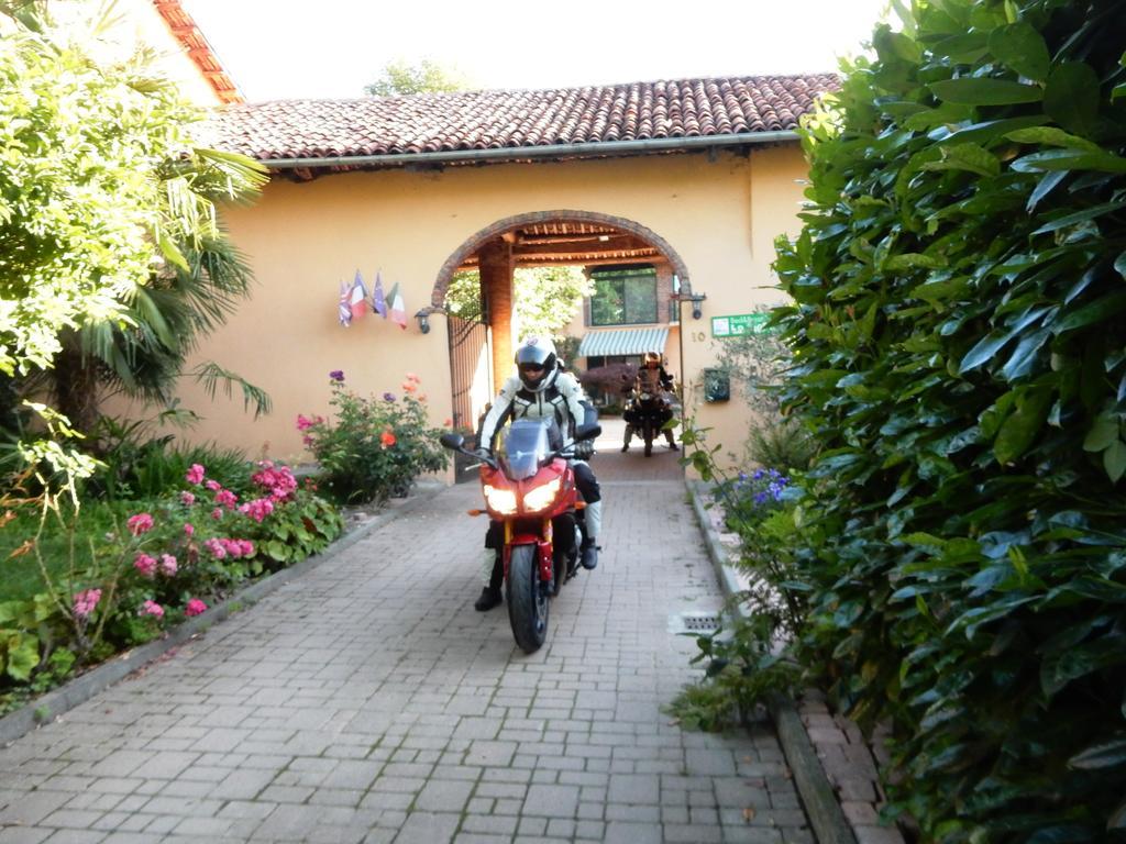 Bed&Breakfast La Siepe Pinerolo Exterior foto